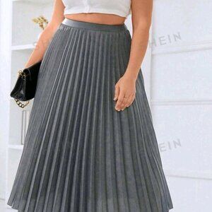 Plus Size Solid Color Pleated Midi Skirt